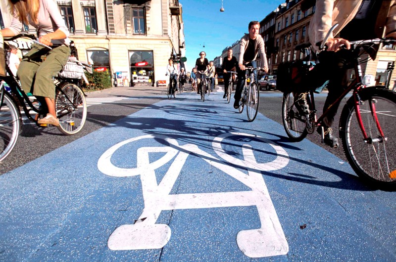Trængsel af cyklister på cykelstien ved Søtorvet i København
